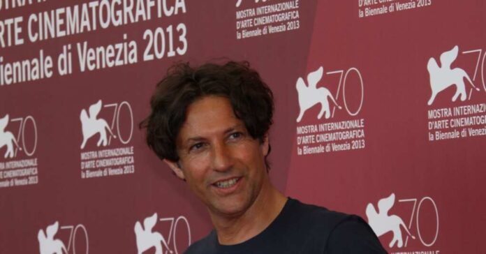 glazer Dennis Makarenko@shutterstock.com