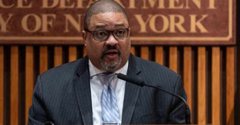 Manhattan DA Bragg ‘Willing’ to Testify—On His Own Terms Manhattan DA Bragg ‘Willing’ to Testify—On His Own Terms