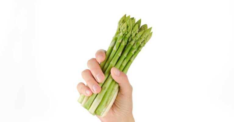 English Psychic Uses Asparagus to Predict a “Female President” for the U.S. English Psychic Uses Asparagus to Predict a “Female President” for the U.S.