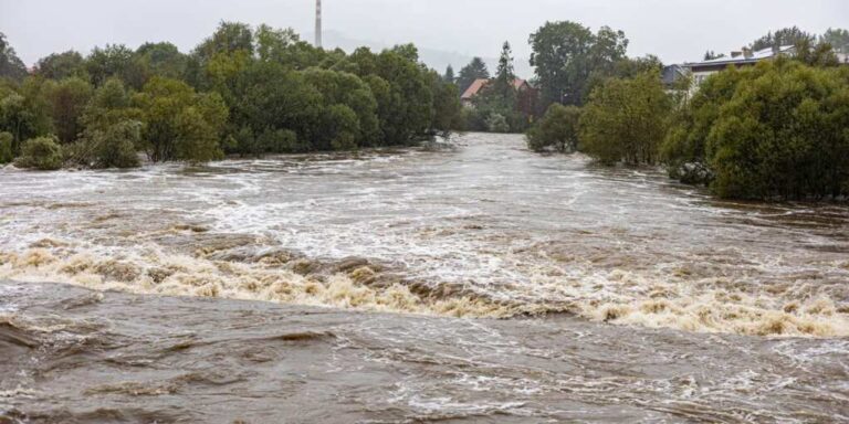 Texans Furious—Demand Warning System Overhaul After Flood Horror Texans Furious—Demand Warning System Overhaul After Flood Horror