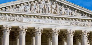 John M. Chase / Shutterstock.com